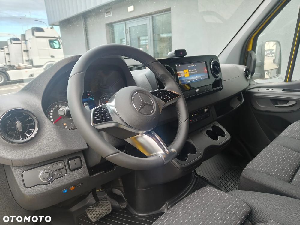 Mercedes-Benz Sprinter - 20