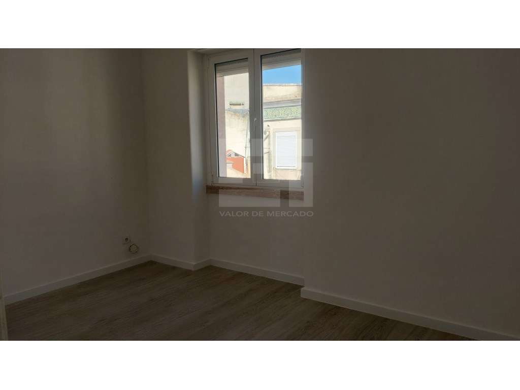 T2 convertido em T1 remodelado na Graça, com vista rio - Grande imagem: 5/19