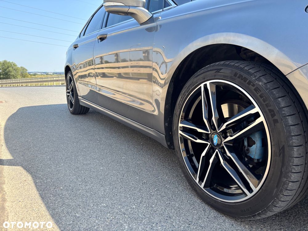 Ford Fusion - 10