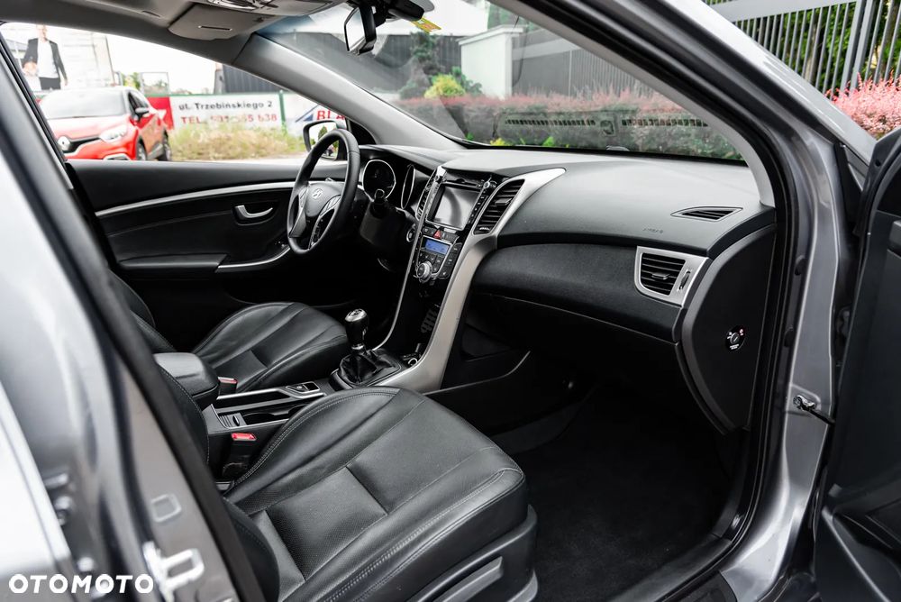 Hyundai i30 blue Kombi 1.6 GDi YES Silver - 26