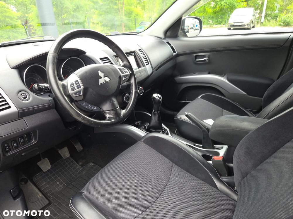 Mitsubishi Outlander 2.0 Intense 2WD - 17