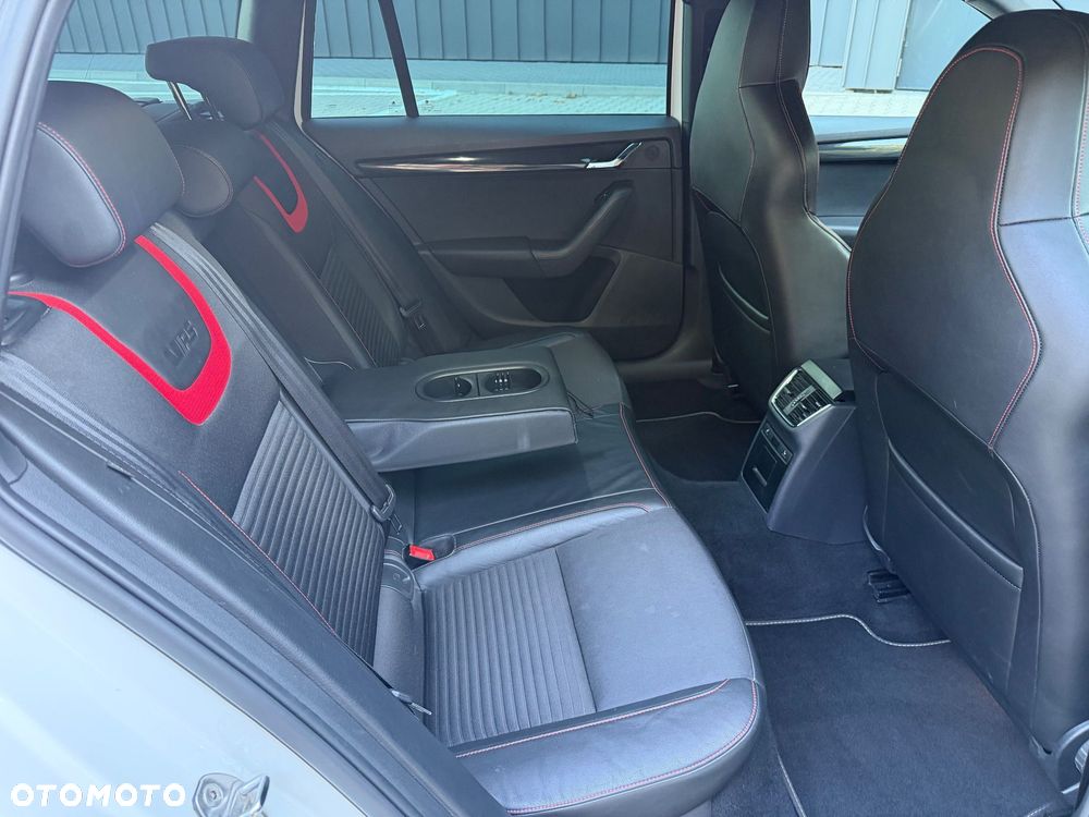 Skoda Octavia 2.0 TDI DSG RS - 22