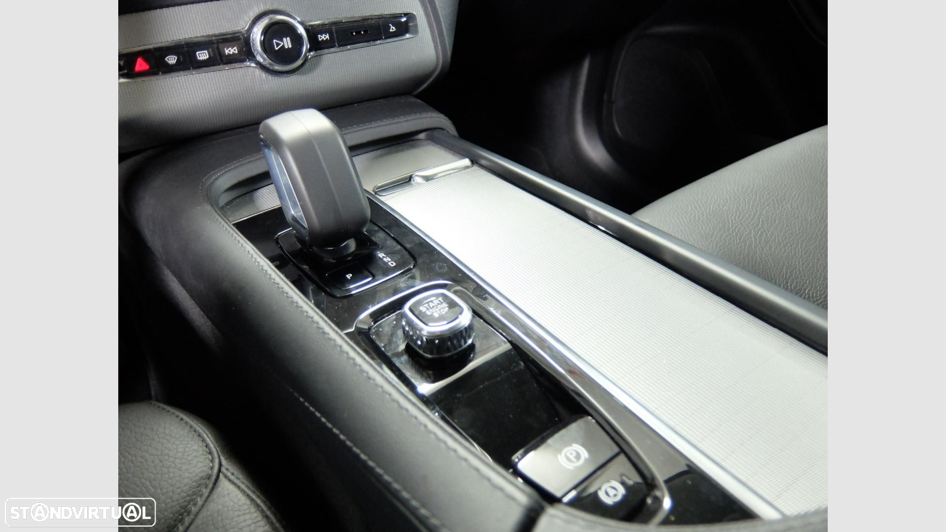 Volvo XC 90 2.0 T8 PHEV Core AWD - 28