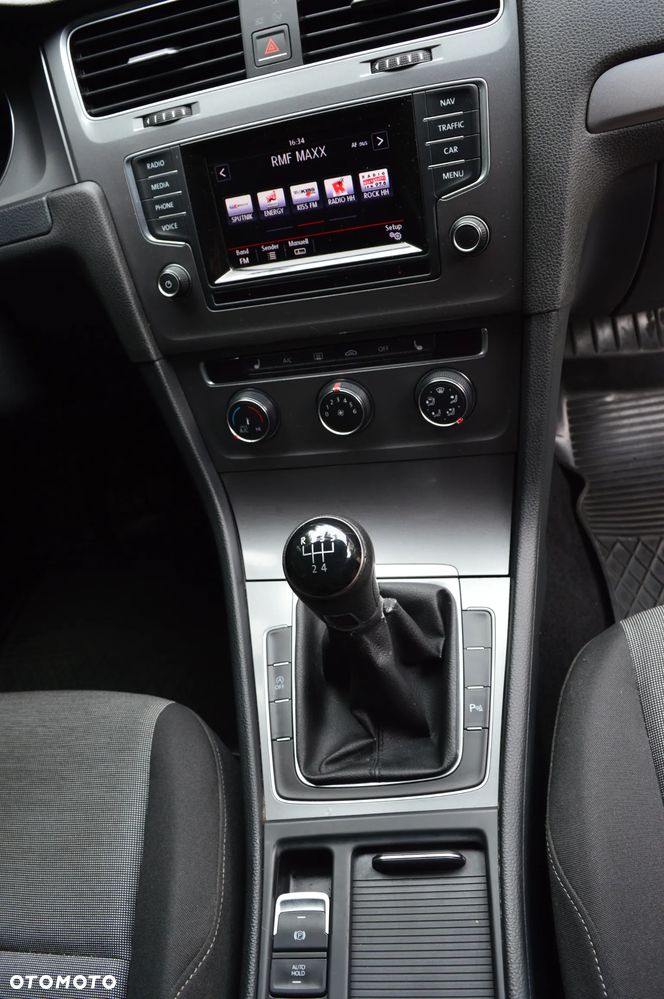 Volkswagen Golf 1.6 TDI BlueMotion Technology Comfortline - 27