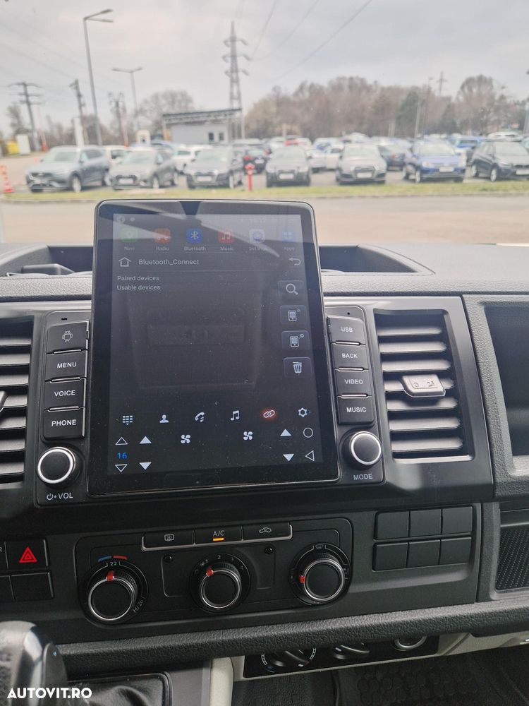 Volkswagen Caravelle - 22