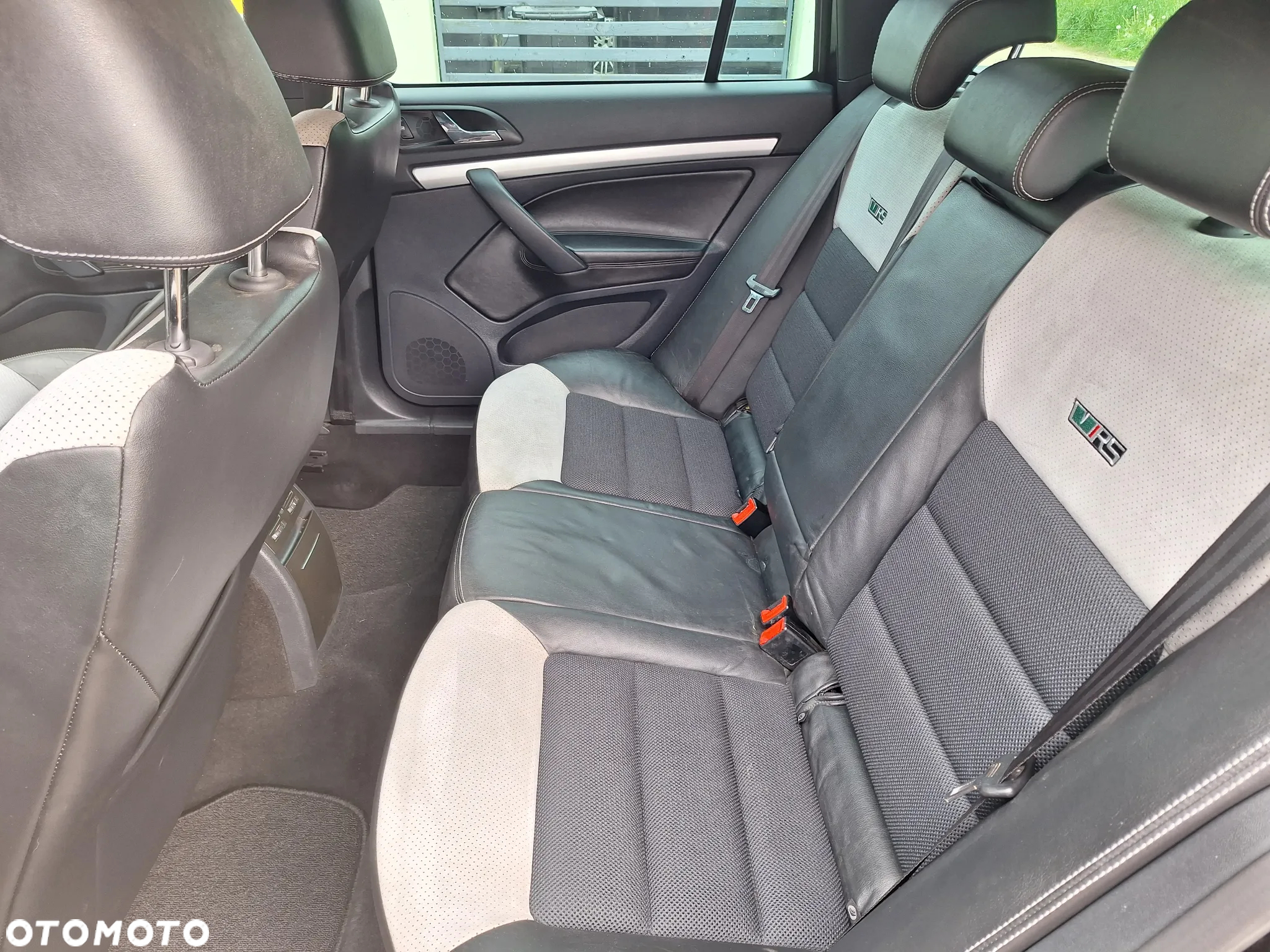 Skoda Octavia Combi 2.0 TDI CR DPF DSG RS - 13