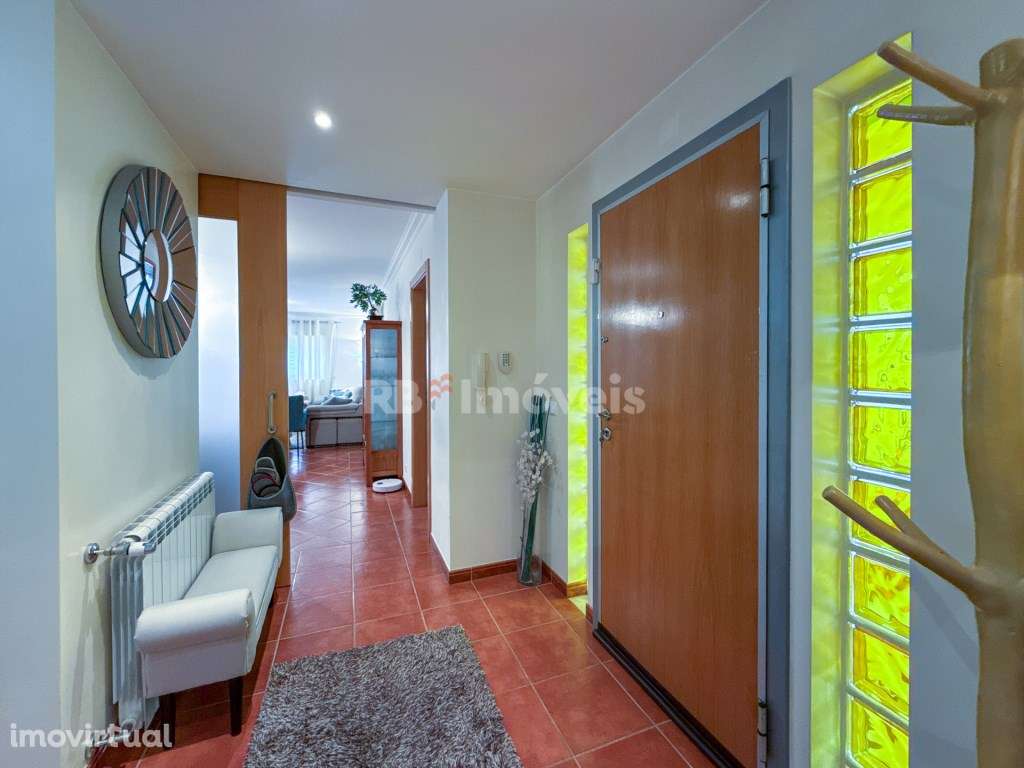 Moradia T4 c/ Piscina, Garagem e Cave, na Urbanização Casal Vidigal... - Grande imagem: 4/59