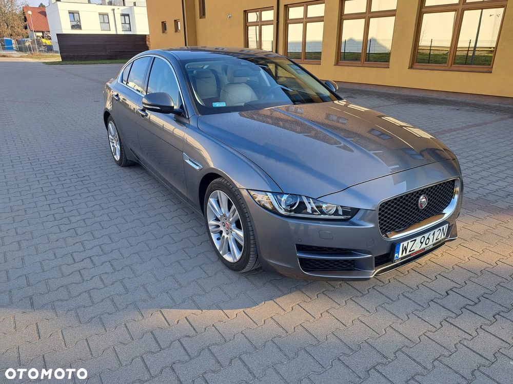 Jaguar XE 2.0 T Prestige - 26