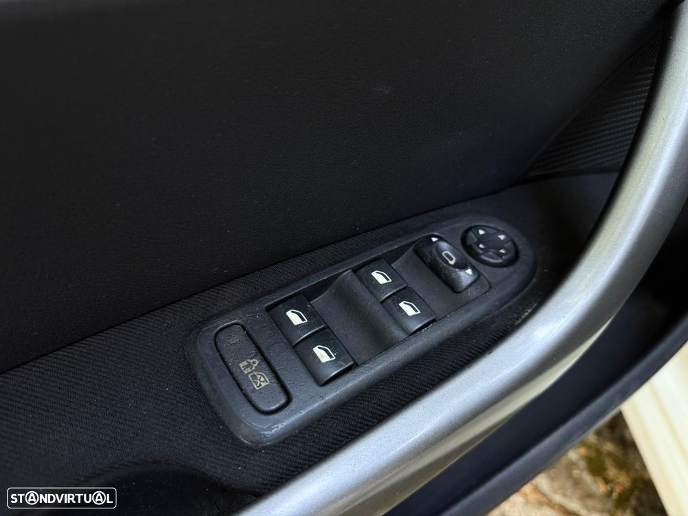 Peugeot 308 1.6 HDi Executive - 19