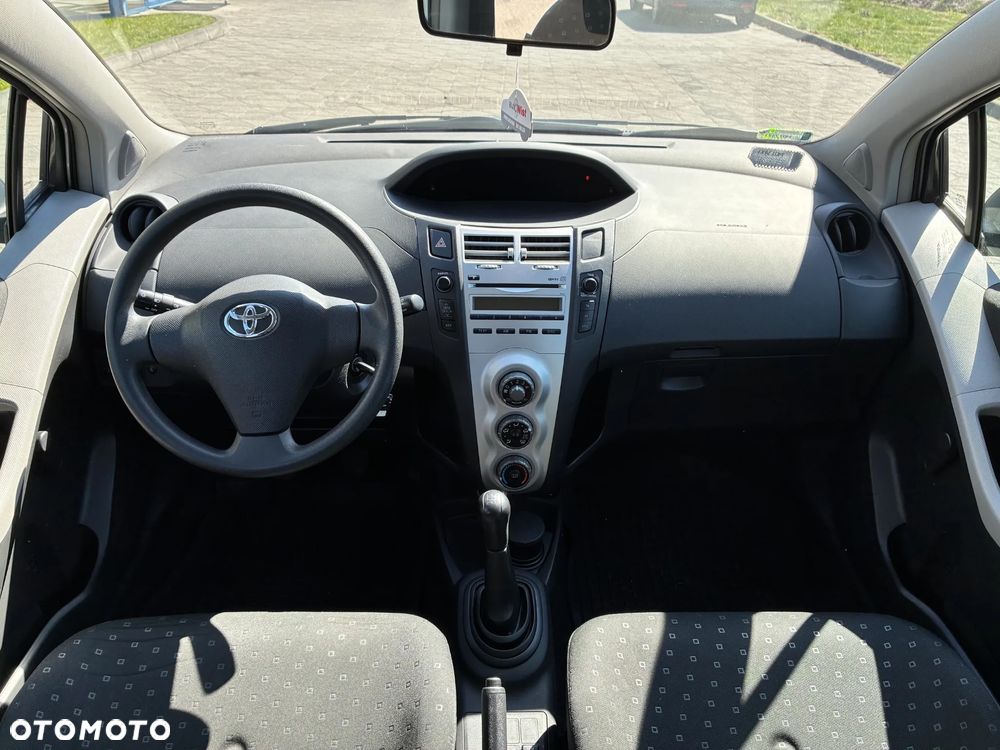Toyota Yaris 1.3 Terra Gold - 8