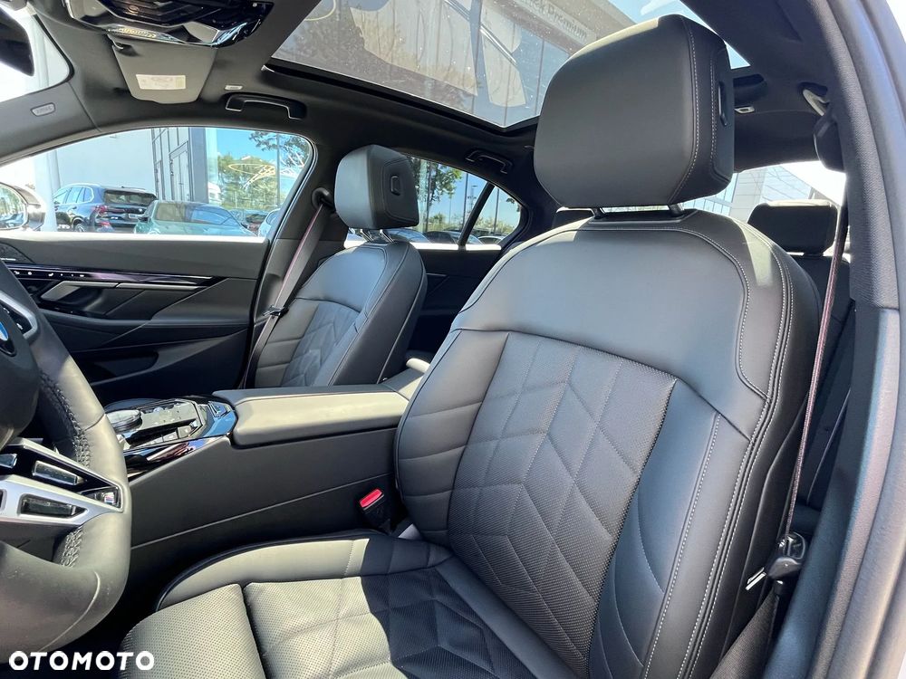 BMW Seria 5 520d xDrive mHEV - 14