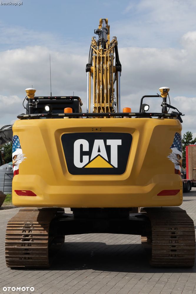 Caterpillar 323 - 8