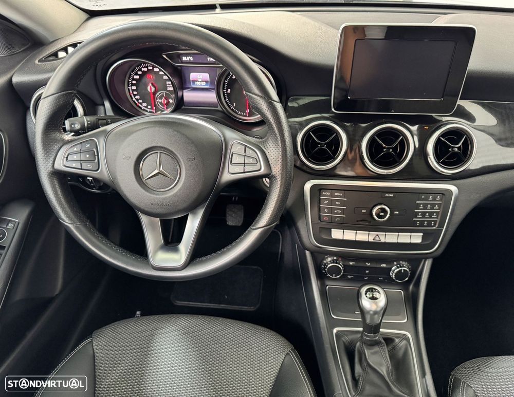 Mercedes-Benz CLA 180 d Shooting Brake Urban - 8