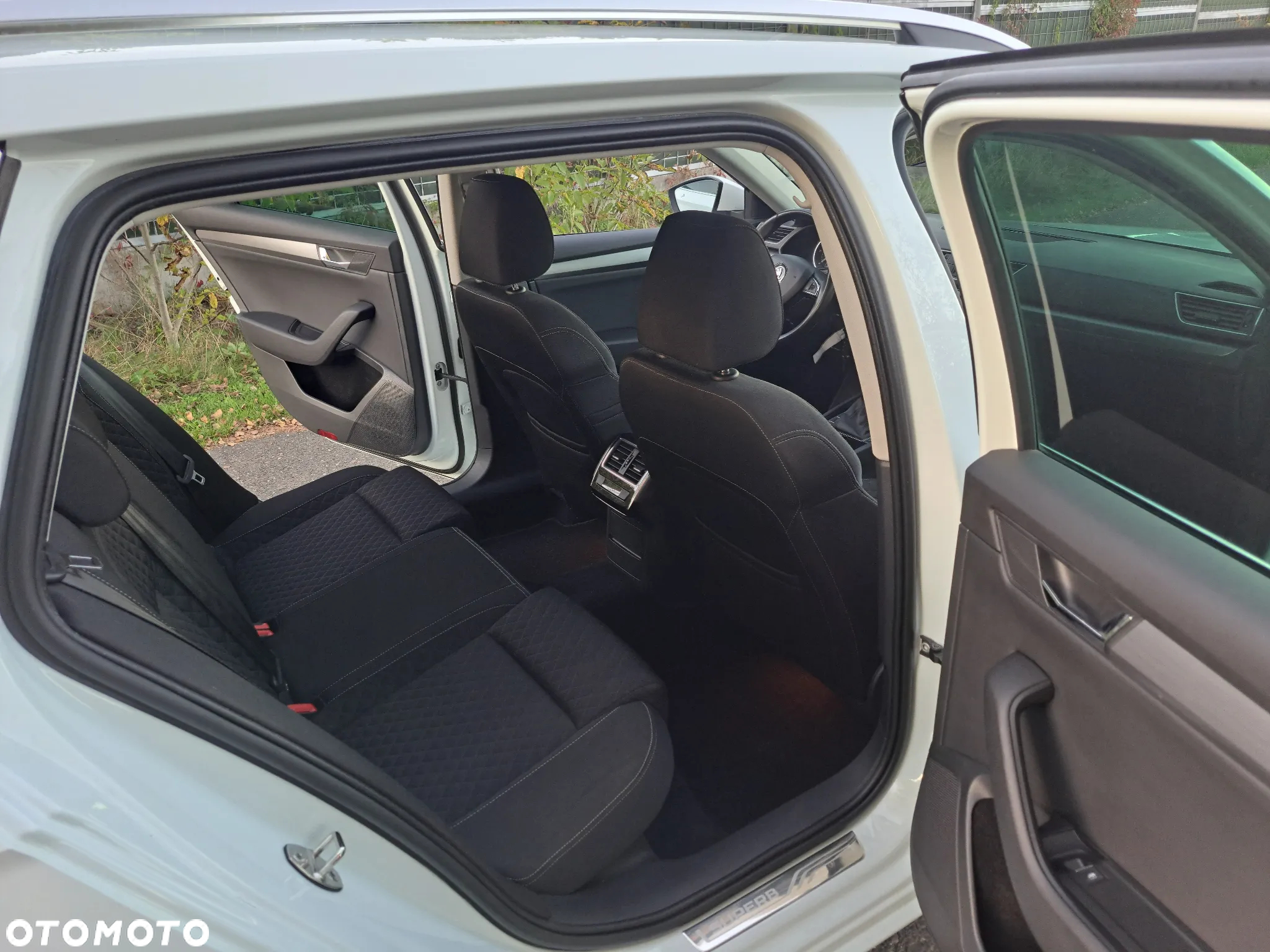 Skoda Superb 2.0 TDI Premium Edition - 10
