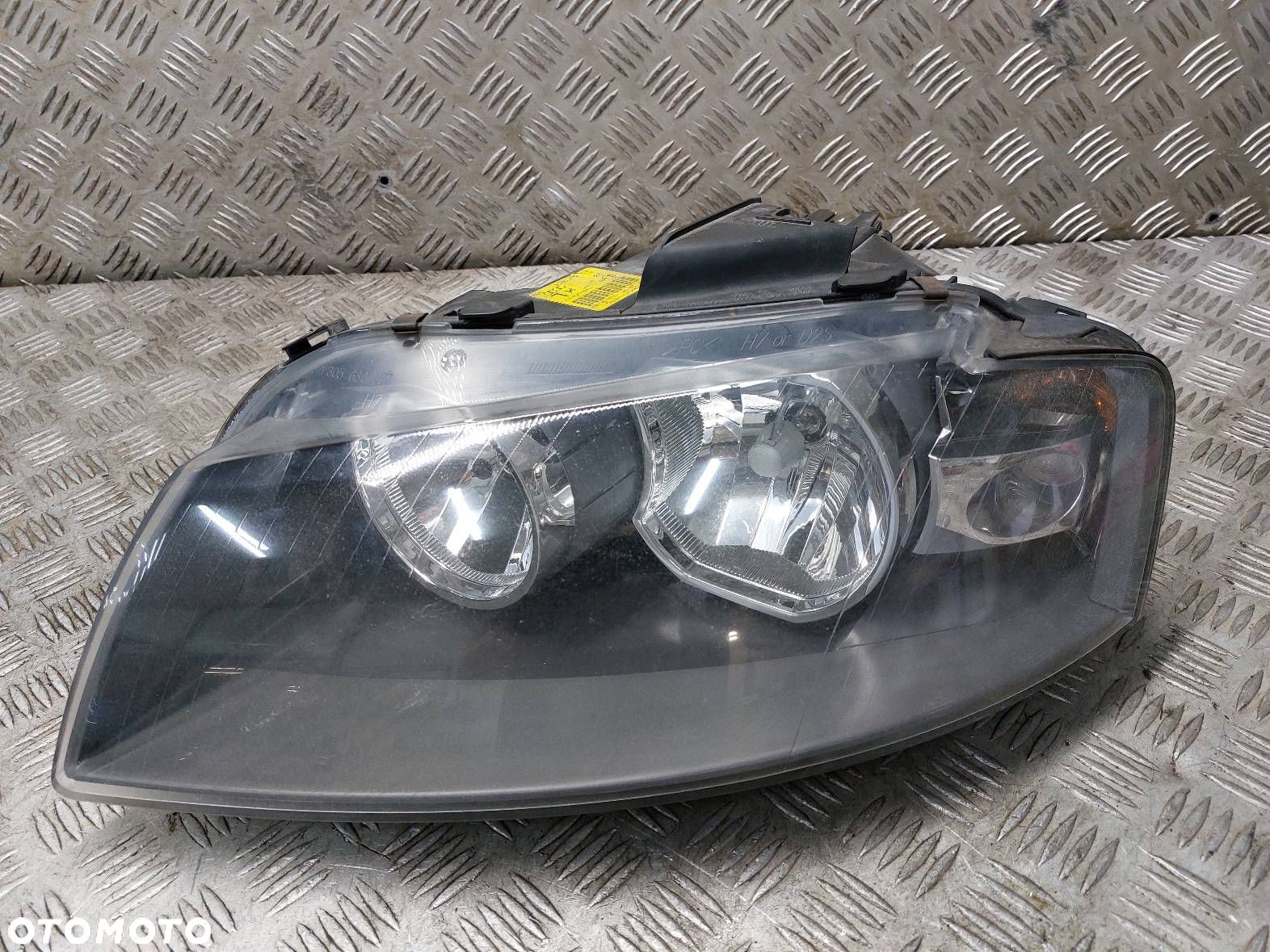 LAMPA LEWY PRZÓD AUDI A3 8P 8P0941003K - 1