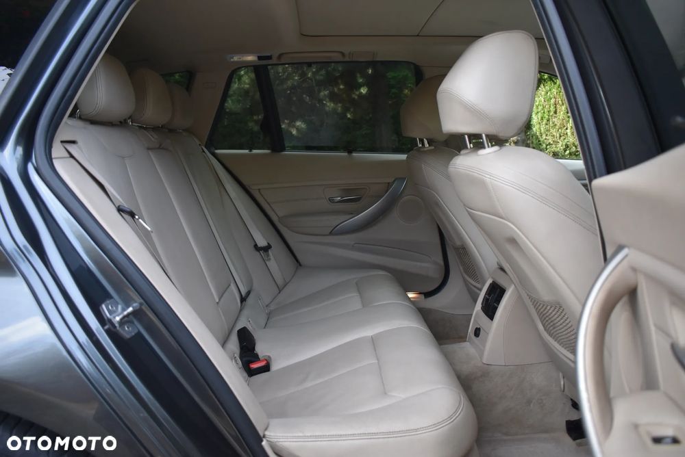 BMW Seria 3 320d xDrive Modern Line - 25