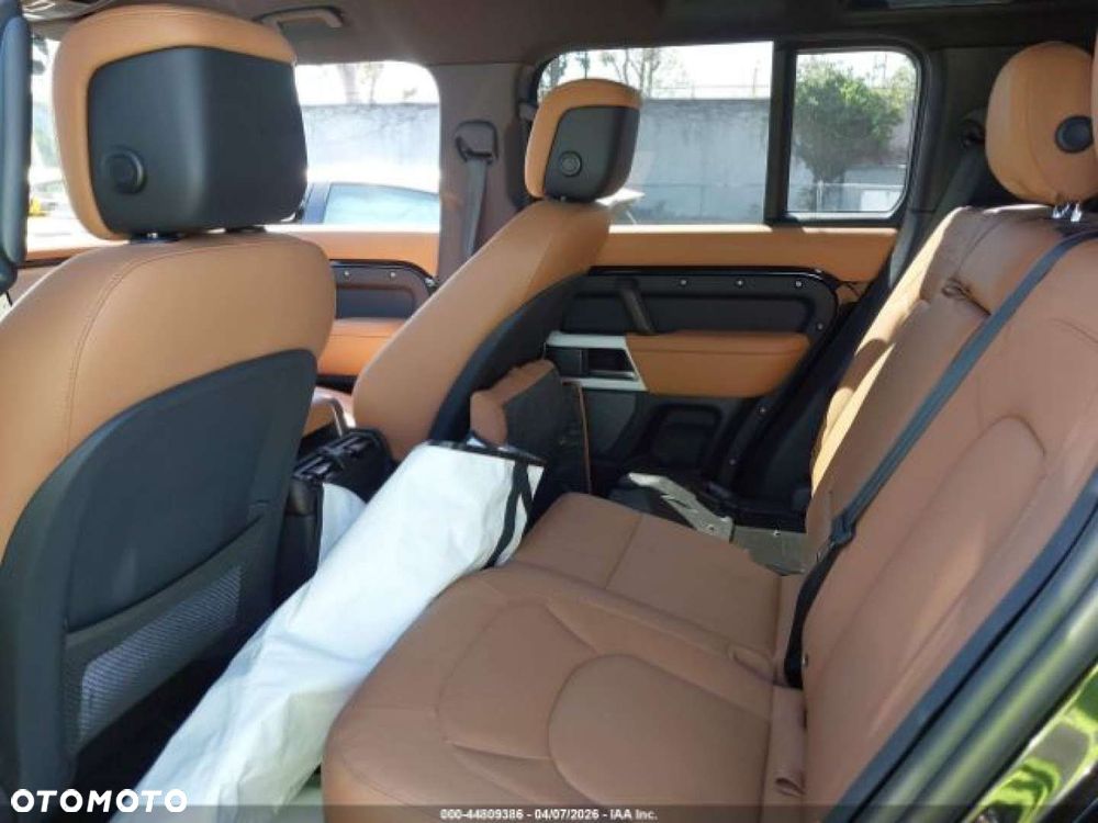 Land Rover Defender - 16