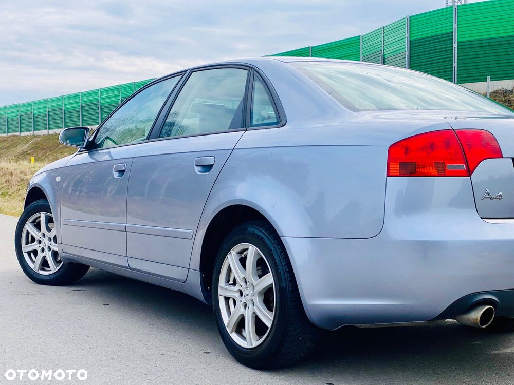 Audi A4 Limousine - 11