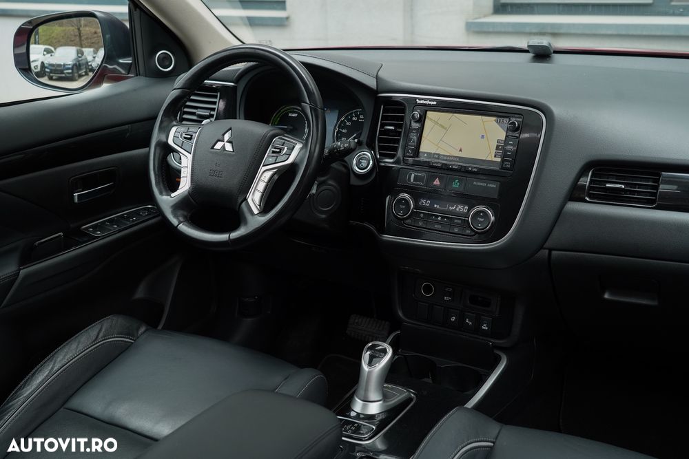 Mitsubishi Outlander 2.0 4WD Plus - 13