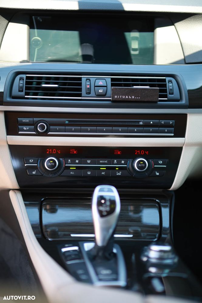 BMW Seria 5 525d xDrive - 30