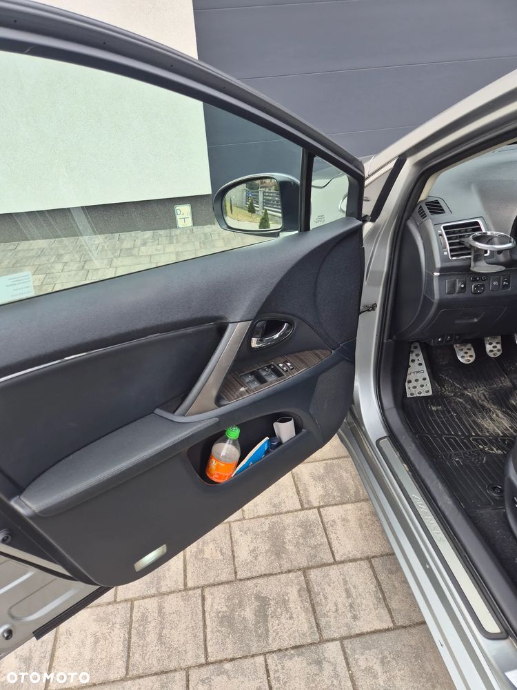 Toyota Avensis 2.0 D-4D Premium - 12