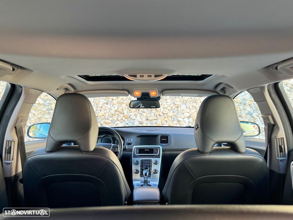 Volvo V60 D6 Plug-In-Hybrid AWD Geartronic Summum - 33