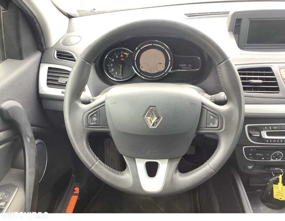 Renault Megane Grandtour TCe 130 Dynamique - 9