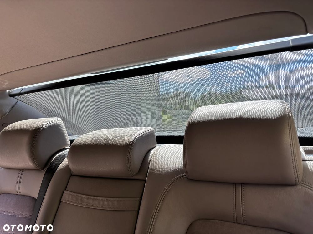 Volkswagen Passat 2.0 TDI DPF Highline - 22