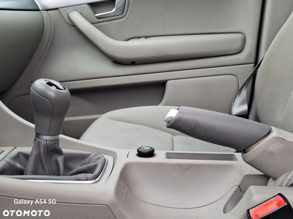 Audi A4 Limousine - 28
