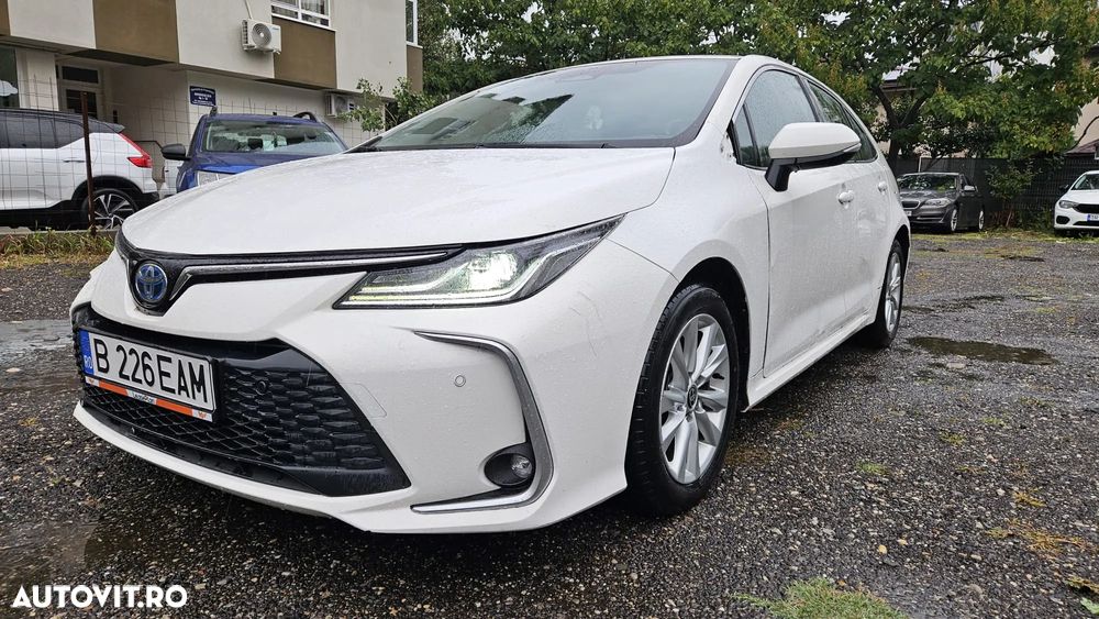 Toyota Corolla Sedan 1.8 HSD Business - 10