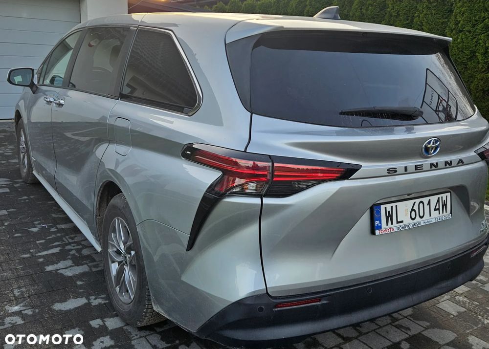 Toyota Sienna - 2