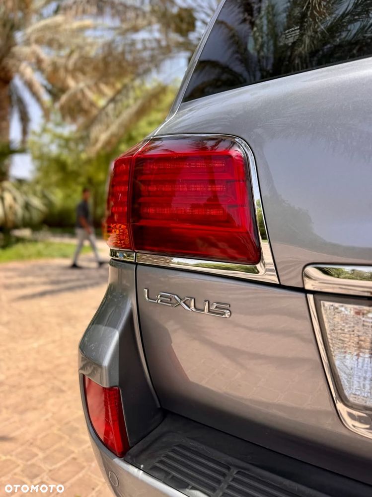 Lexus LX - 12
