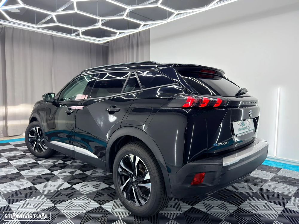 Peugeot e-2008 Allure - 5