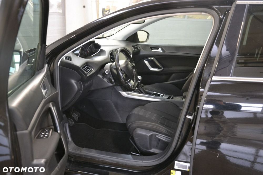 Peugeot 308 - 25