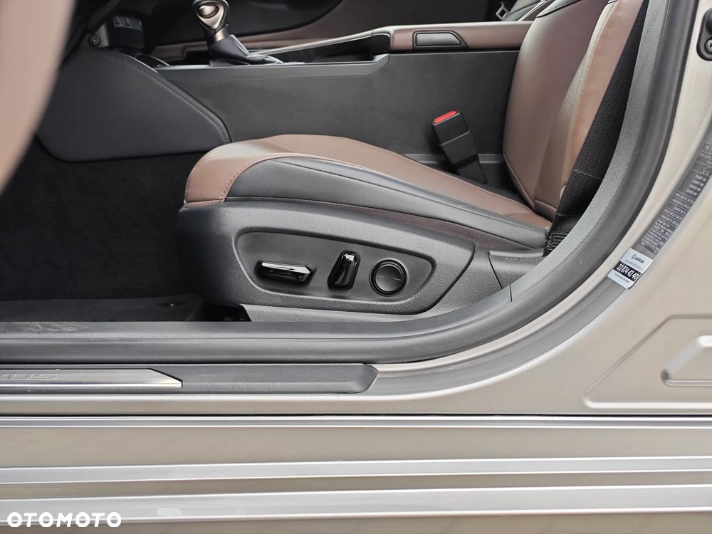 Lexus ES 300h Business Edition - 12