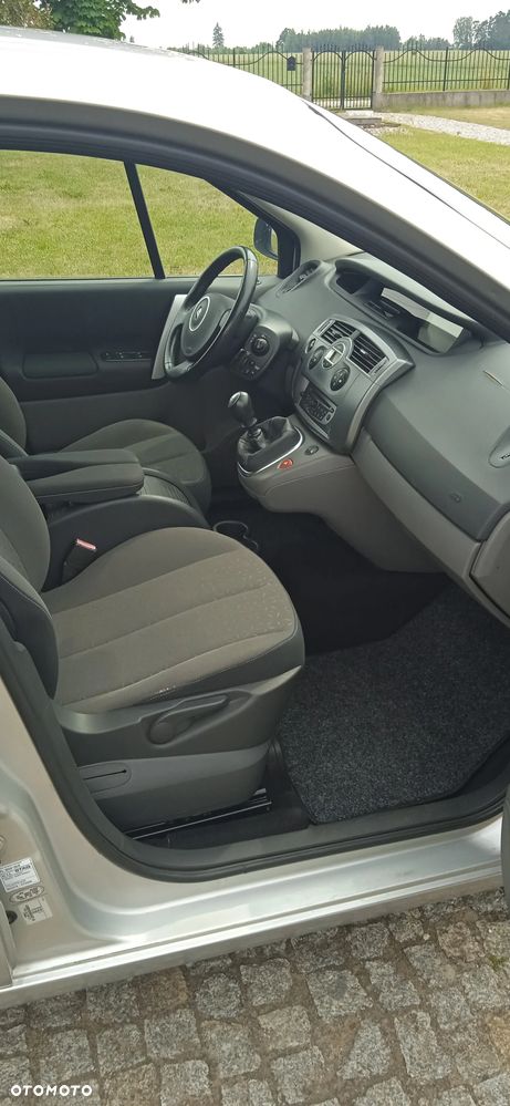 Renault Scenic 1.6 16V 110 Dynamique - 10
