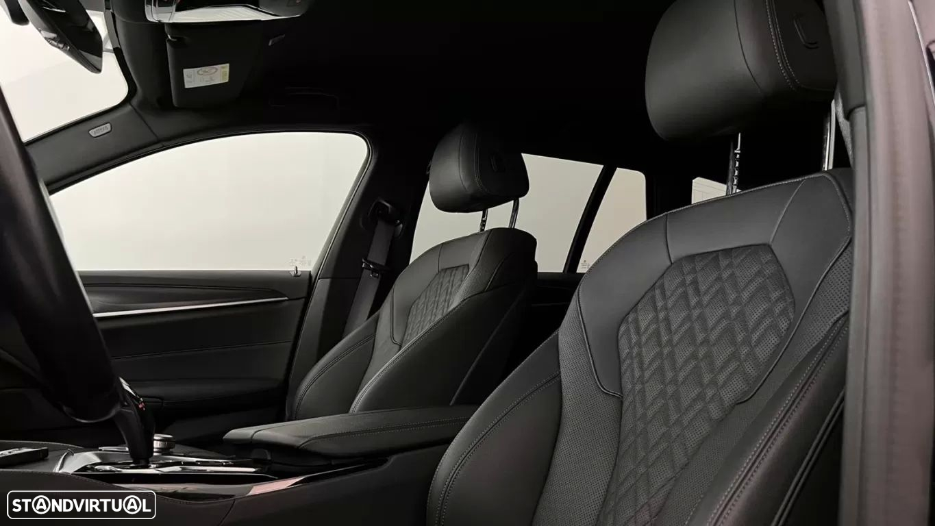 BMW 530 e Pack Desportivo M - 38