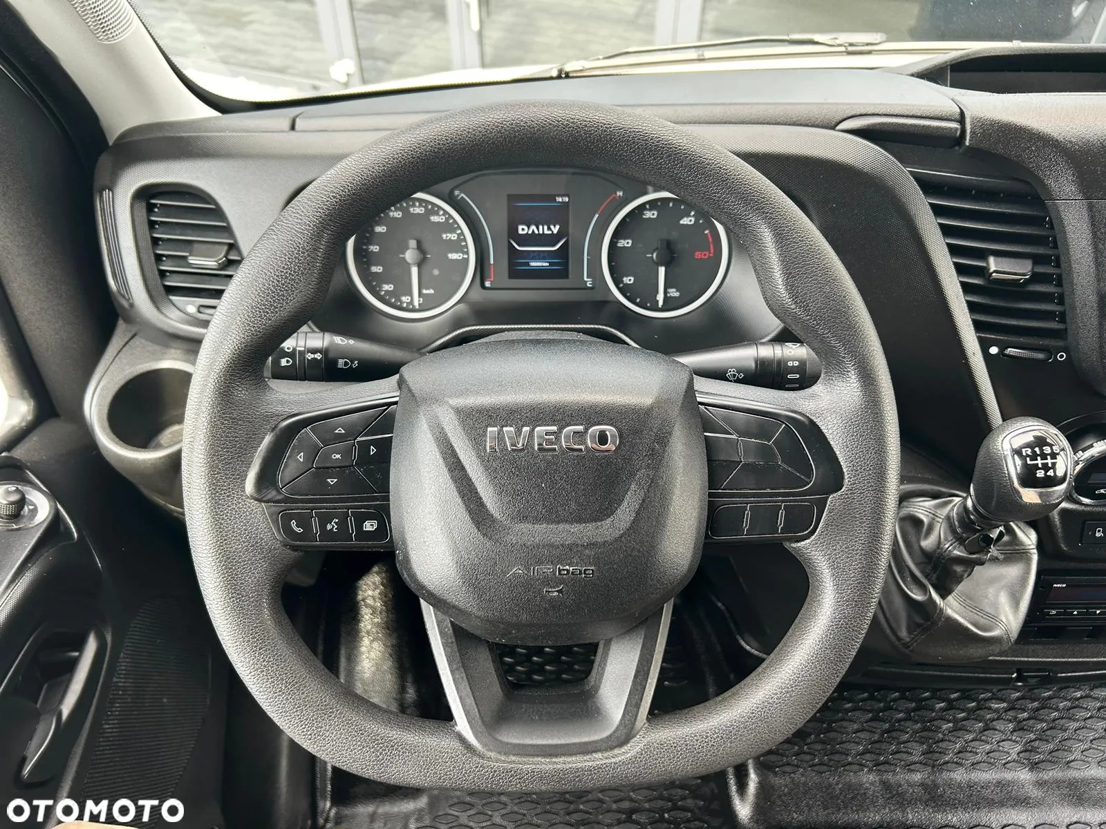 Iveco Daily 50C18 35C18 3.0 HPI Skrzynia 6,2m **KLIMA**NAVI**NA BLIŹNIAKACH**Wzmocniony**Niski przebieg** - 10