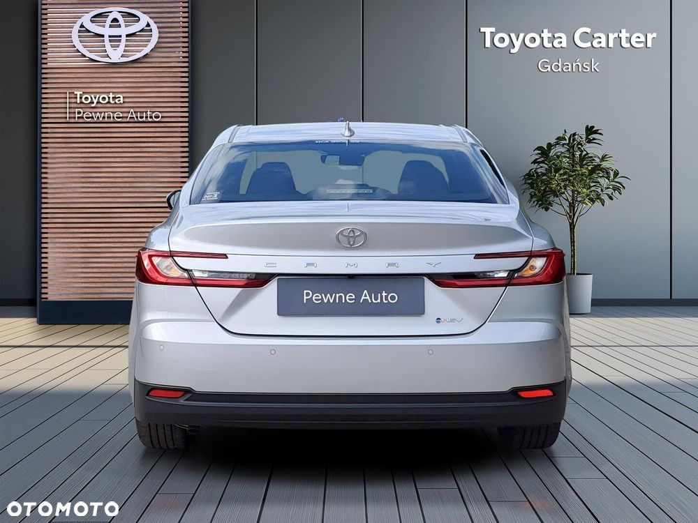 Toyota Camry - 5