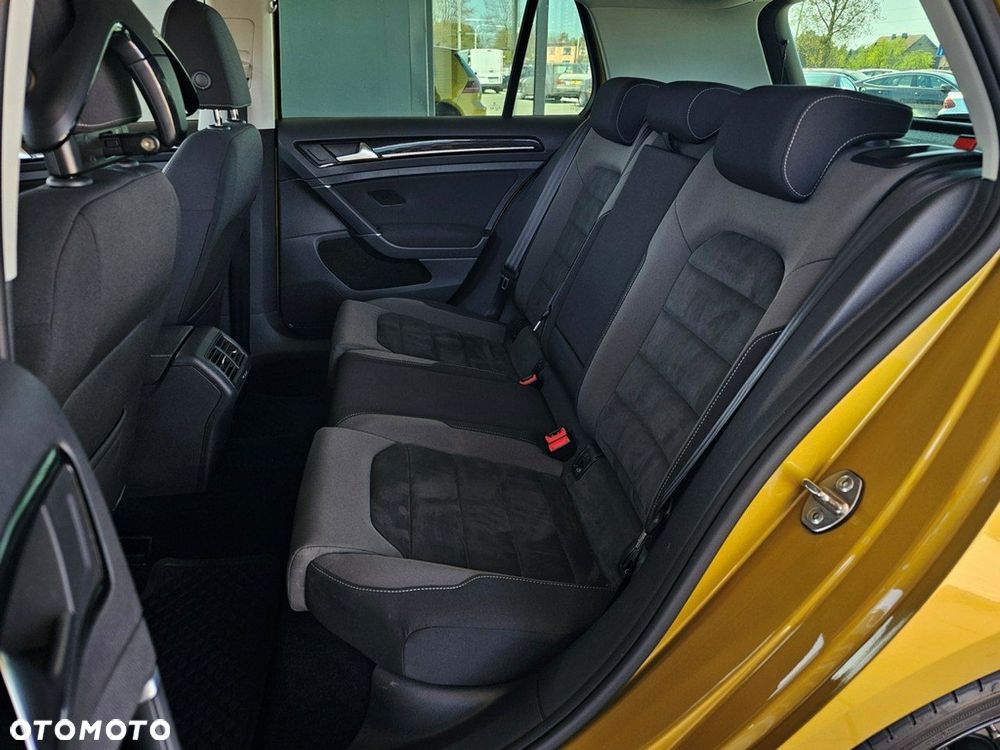 Volkswagen Golf - 33