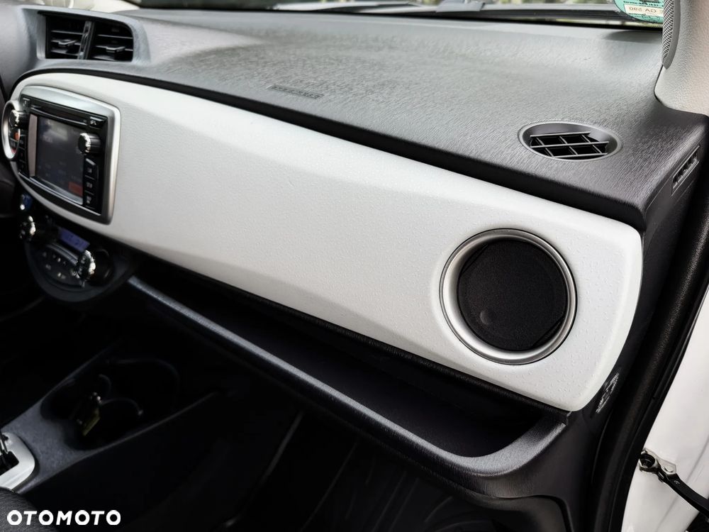 Toyota Yaris Hybrid 100 Premium - 37