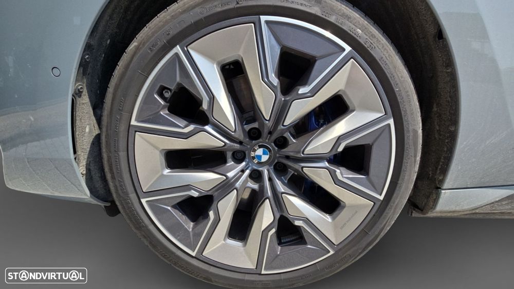 BMW i7 xDrive60 Pack Desportivo M - 16
