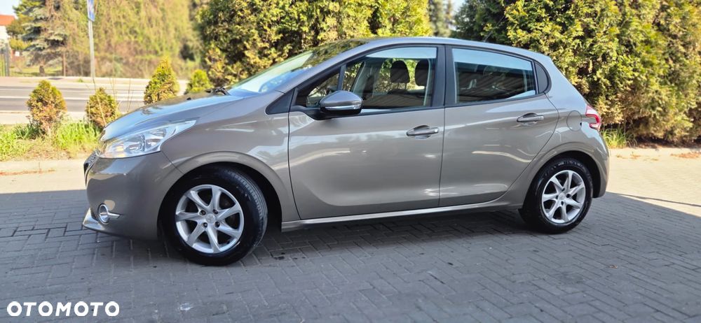 Peugeot 208 - 6