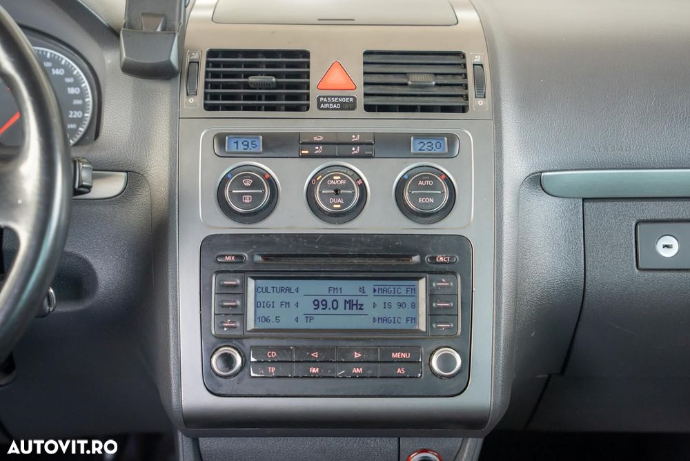 Volkswagen Touran - 18
