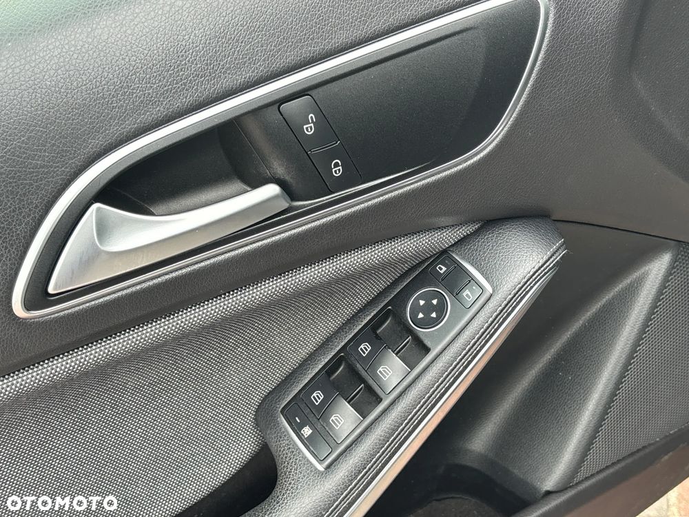 Mercedes-Benz GLA - 19