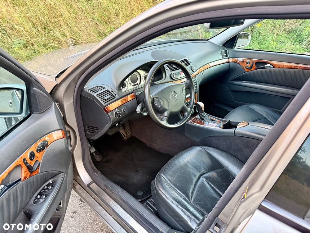Mercedes-Benz E-Class 2004 photo 5
