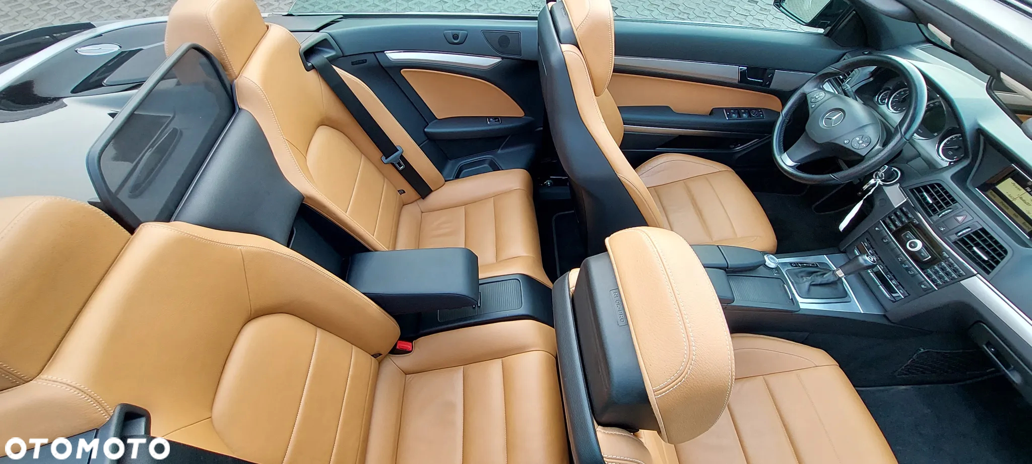 Mercedes-Benz Klasa E 200 CGI Cabrio BlueEFFICIENCY Automatik Avantgarde - 13