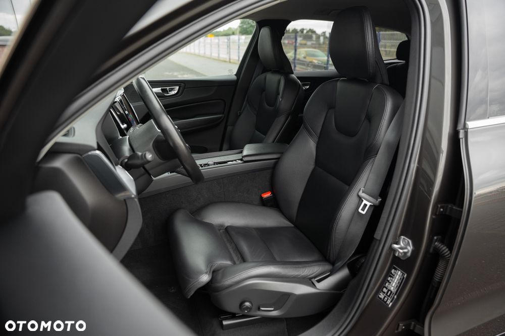 Volvo XC 60 D3 Momentum - 25