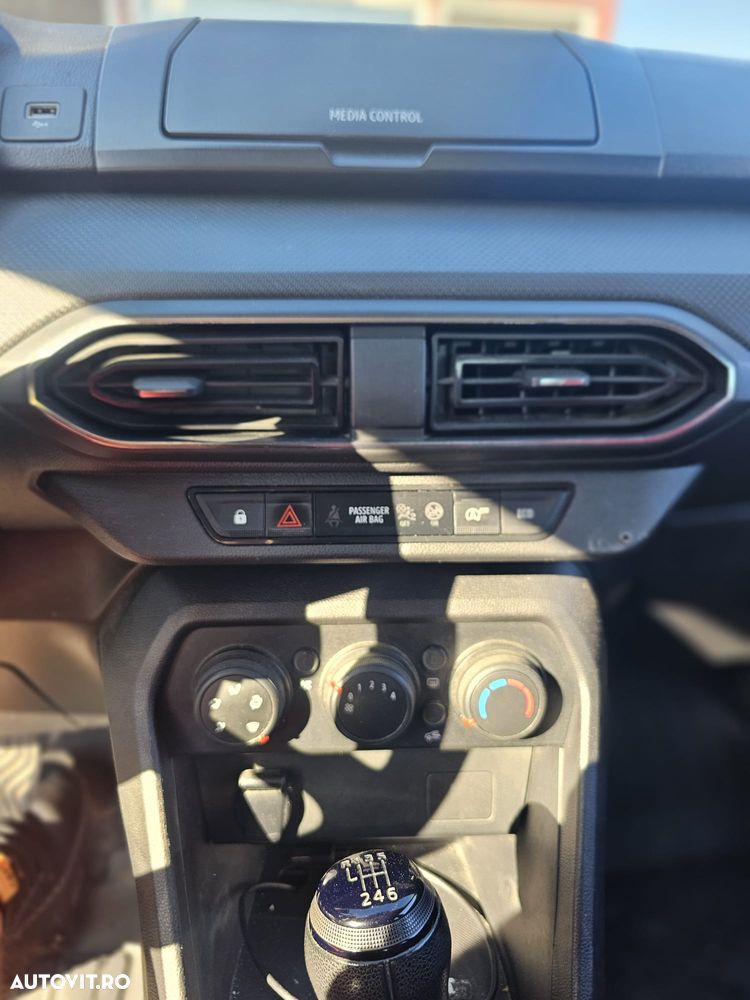 Dacia Logan TCe 90 Essential - 2