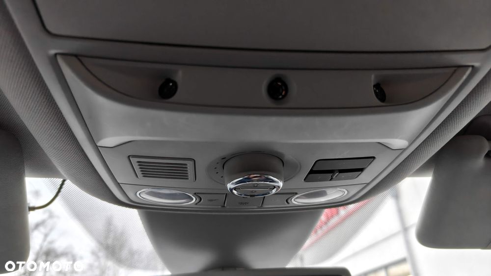 Volkswagen Touran 2.0 TDI Highline DSG - 31